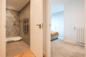Lux 2 bed 2 bath with Riverviews