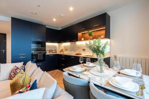 Lux 2 bed 2 bath with Riverviews