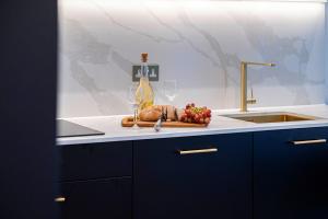 Lux 2 bed 2 bath with Riverviews