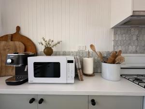 Grape Farm Cottage with picturesque vineyard views