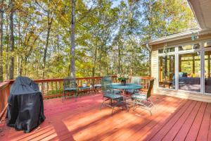 Lakefront Hartwell Retreat with Gas Grill and Deck!