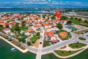 Apartments by the sea Nin, Zadar - 6125 
