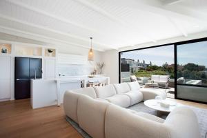 Clovelly Poolside IH