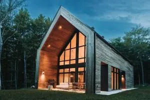 Luxurious Forest Getaway with Spa Near Tremblant - Val-des-Lacs