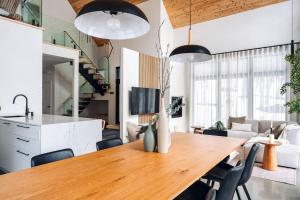 Luxurious Forest Getaway with Spa Near Tremblant