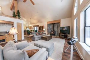 Granite Ridge Getaway Chill Deck Vibes AC