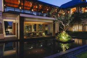 Restaurant, Crimson Resort and Spa Mactan, Cebu in Cebu