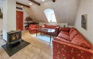 7 Bedroom Gorgeous Home In Ubbalt