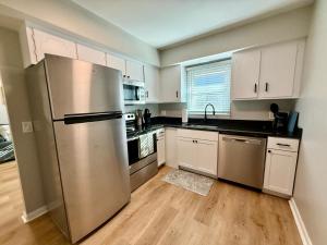 Joslyn 5-One Bdrm walk to UNMC