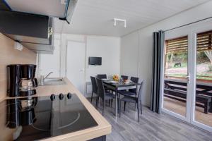 Campings Camping Les Vernieres La Bourboule Sancy : photos des chambres