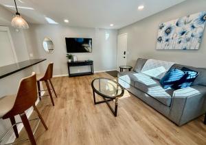 Joslyn 1- Newly Refinished 1 Bdrm