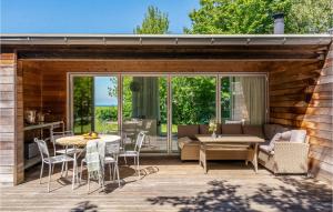 Three-Bedroom Holiday Home In Dronningmolle