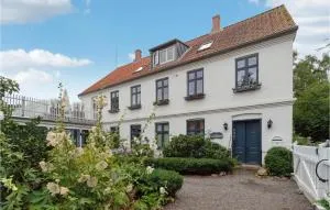 2 Bedroom Cozy Apartment In Svaneke - Østermarie