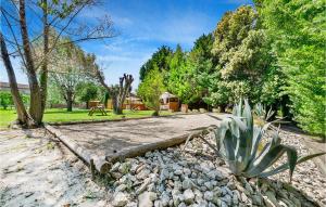 Maisons de vacances 3 Bedroom Gorgeous Home In Vallabregues : photos des chambres