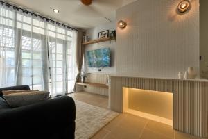 Rosie Home, 4BR opposite One Nimman by Beginning with