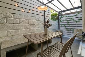 Rosie Home, 4BR opposite One Nimman by Beginning with