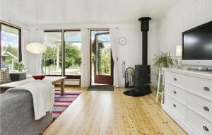 Four-Bedroom Holiday Home In Dronningmolle