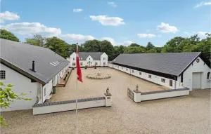 11 Bedroom Cozy Home In Gørding - Bramming