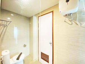 Cozy Studio Room at Green Kosambi Bandung Apartment By Travelio