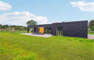 Awesome Home In Løgstrup With Kitchen