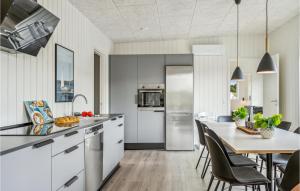 Awesome Home In Løgstrup With Kitchen
