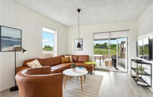 Awesome Home In Løgstrup With Kitchen