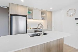 Luxury Ocean View Burleigh Apartment