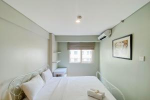 Homey and Modern 1BR at Kebagusan City Apartment By Travelio