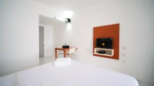 Homey Studio Apartment at Dian Regency By Travelio