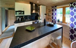 2 Bedroom Awesome Home In Rishult