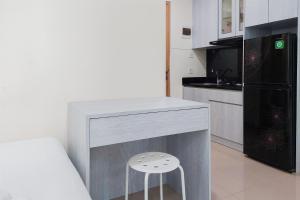 Homey and Restful Studio Apartment B Residence By Travelio