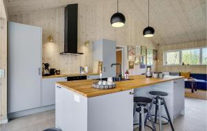 Beautiful Home In Sjællands Odde With 5 Bedrooms
