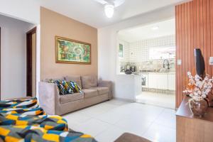 Refúgio Tropical Casa de Praia com Piscina e 4 Suítes e garagem 3 carros, 800 mtrs da praia internet 700 mbps, condomínio privado com pista de skate , quadra de futevôlei , campos e quadras de futebol!