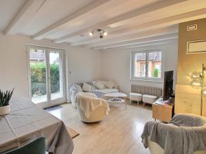 Maisons de vacances Maison spacieuse a Colmar, 5 chambres, terrasse, WiFi, parking gratuit - FR-1-722-12 : photos des chambres