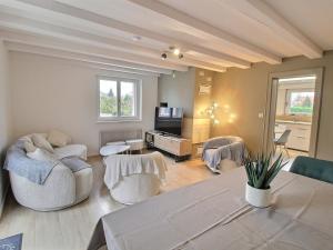 Maisons de vacances Maison spacieuse a Colmar, 5 chambres, terrasse, WiFi, parking gratuit - FR-1-722-12 : photos des chambres