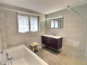 Maisons de vacances Maison spacieuse a Colmar, 5 chambres, terrasse, WiFi, parking gratuit - FR-1-722-12 : photos des chambres