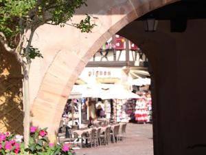 Maisons de vacances Maison spacieuse a Colmar, 5 chambres, terrasse, WiFi, parking gratuit - FR-1-722-12 : photos des chambres