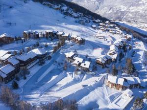Appartements Appartement cosy au centre station, proche pistes, parking, WiFi - FR-1-755-35 : photos des chambres