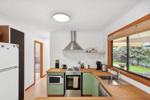 Hazel House, 2 Hazel St, Goolwa Beach