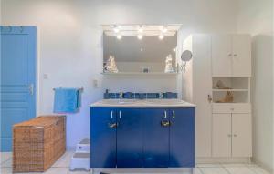 Maisons de vacances Awesome Home In Pardailhan With Kitchen : photos des chambres