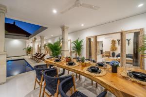 Luxury Brand-New Private Villa with Huge Pool in Canggu Best Location