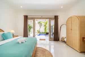 Luxury Brand-New Private Villa with Huge Pool in Canggu Best Location