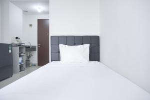 Cozy Living Studio Transpark Cibubur near Shopping Center Apartment By Travelio