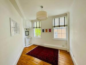 Family House Up To 8ppl with Rooftop Terrace