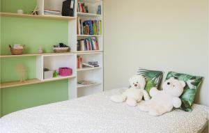 Maisons de vacances Cozy Home In Pont-Eveque : photos des chambres