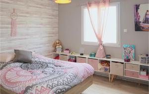 Maisons de vacances Cozy Home In Pont-Eveque : photos des chambres