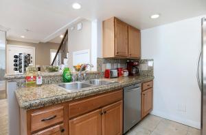 Costa Mesa -Newport- Patio - Free Parking-CM-2