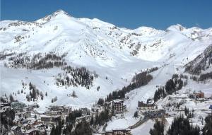 1 Bedroom Gorgeous Apartment In Vason