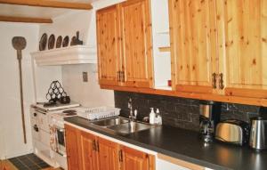 2 Bedroom Lovely Home In Lönashult