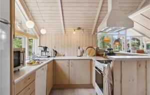 Three-Bedroom Holiday Home In Sjallands Odde